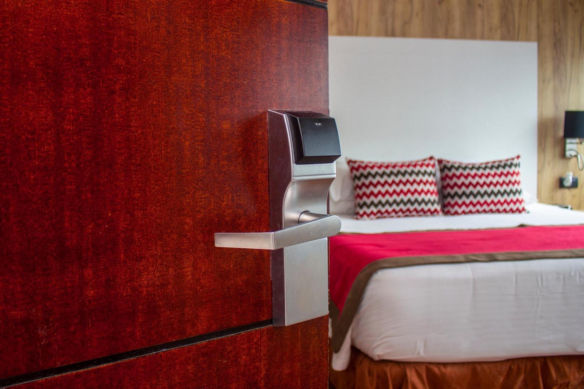 Ramada by Wyndham Panama Centro Via Argentina Hotel Bagian luar foto