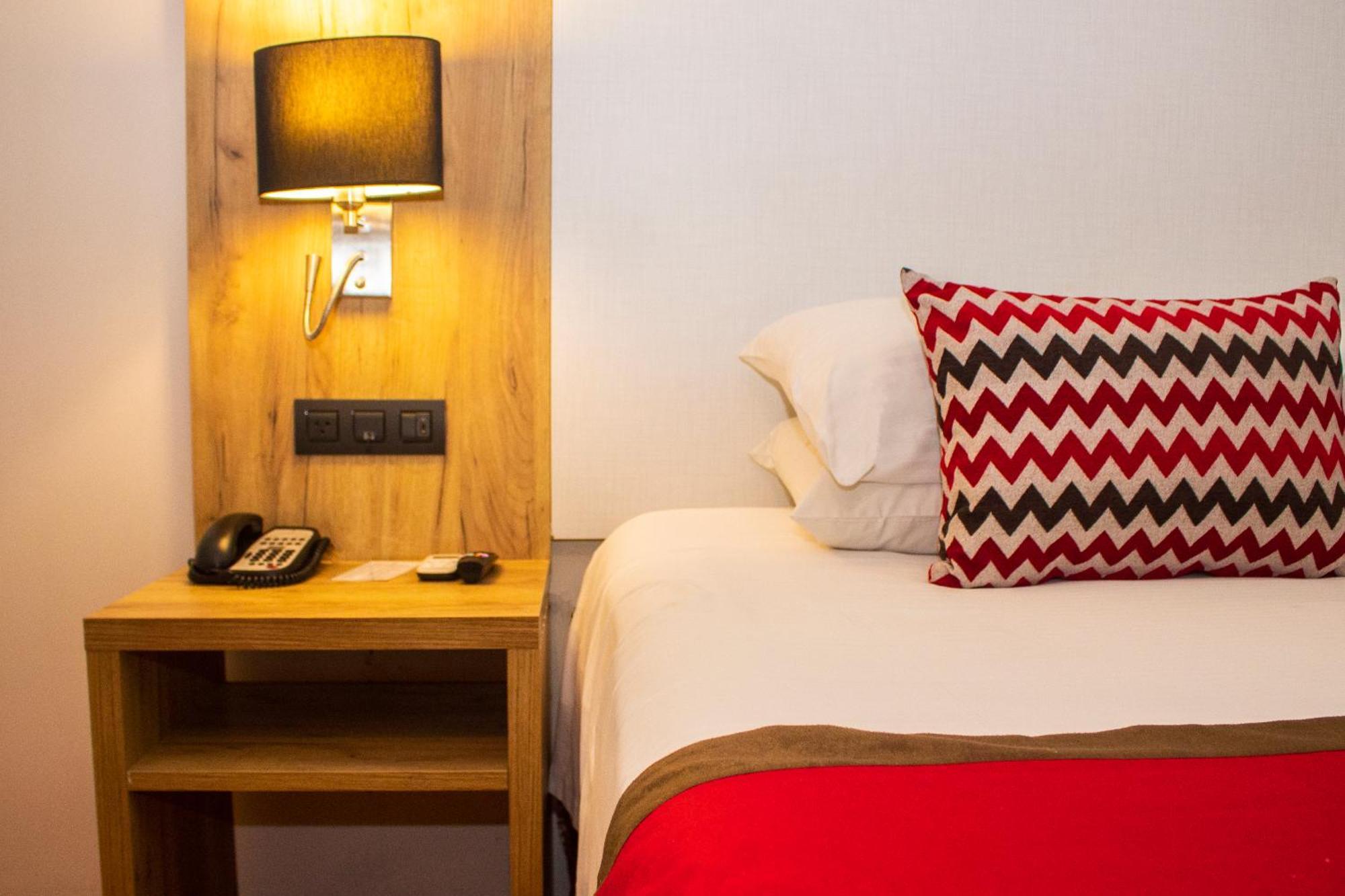 Ramada by Wyndham Panama Centro Via Argentina Hotel Bagian luar foto