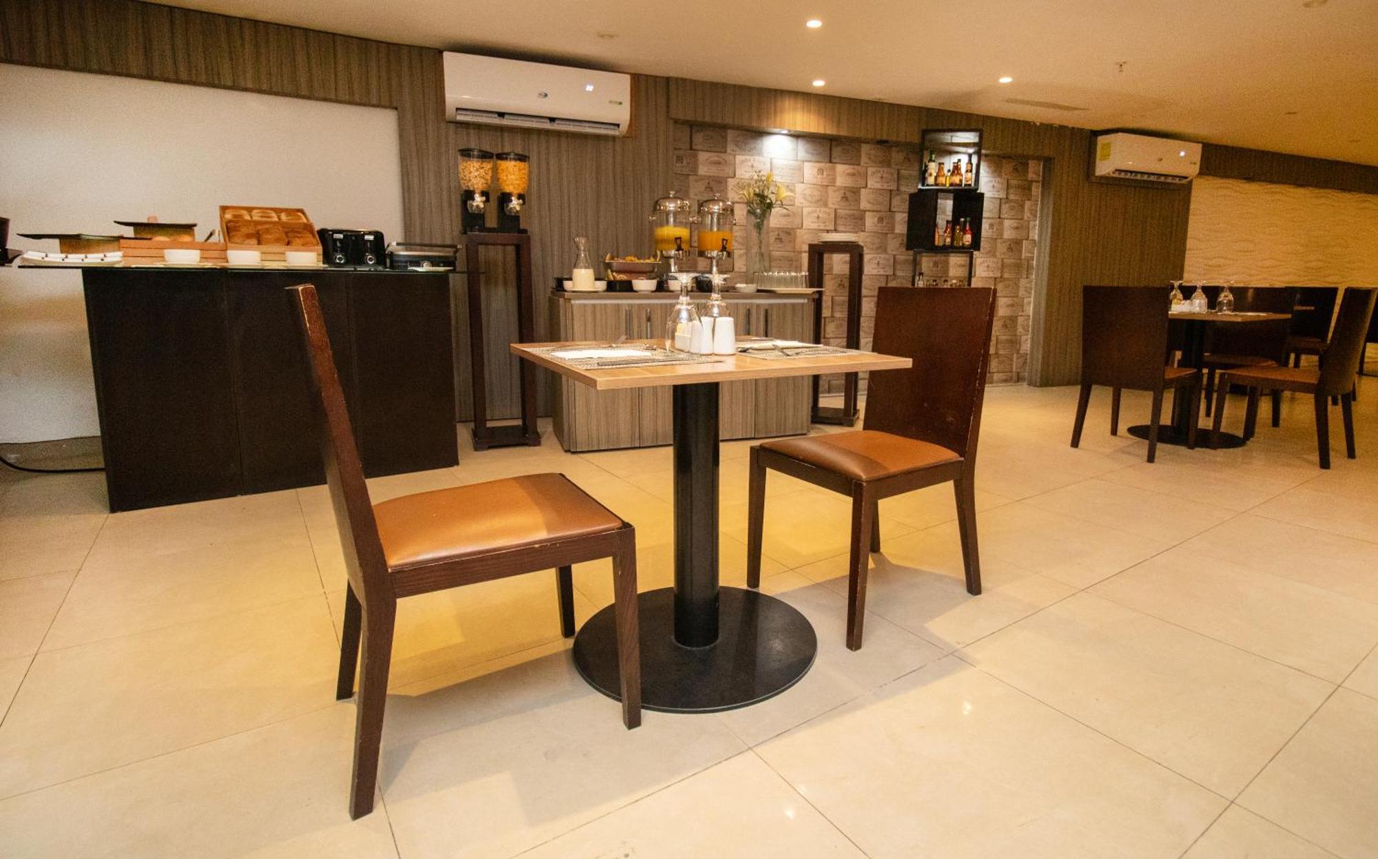 Ramada by Wyndham Panama Centro Via Argentina Hotel Bagian luar foto