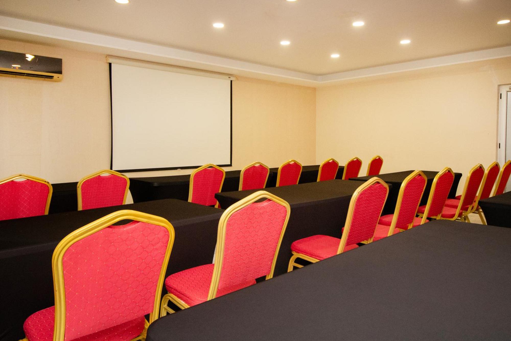 Ramada by Wyndham Panama Centro Via Argentina Hotel Bagian luar foto