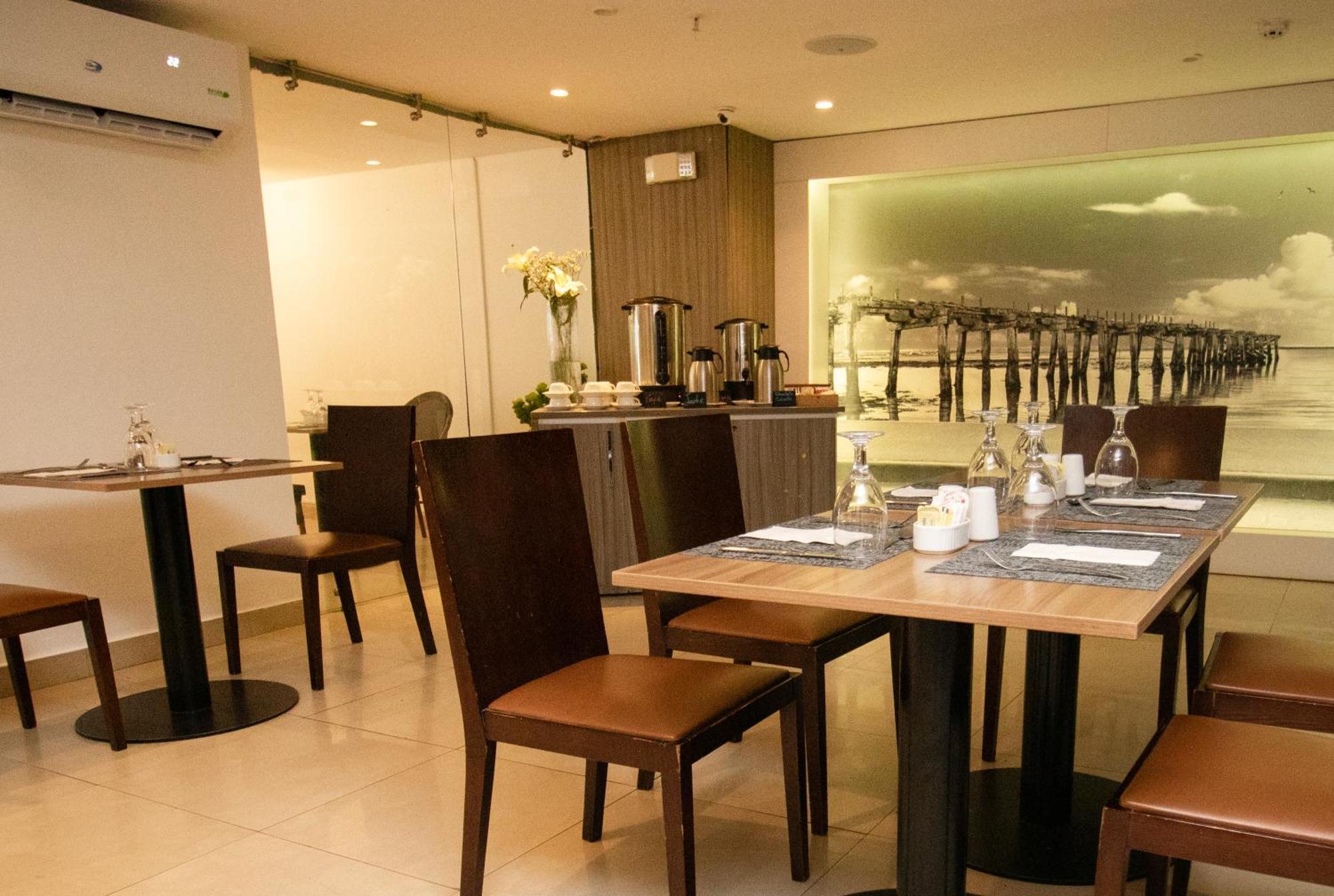 Ramada by Wyndham Panama Centro Via Argentina Hotel Bagian luar foto