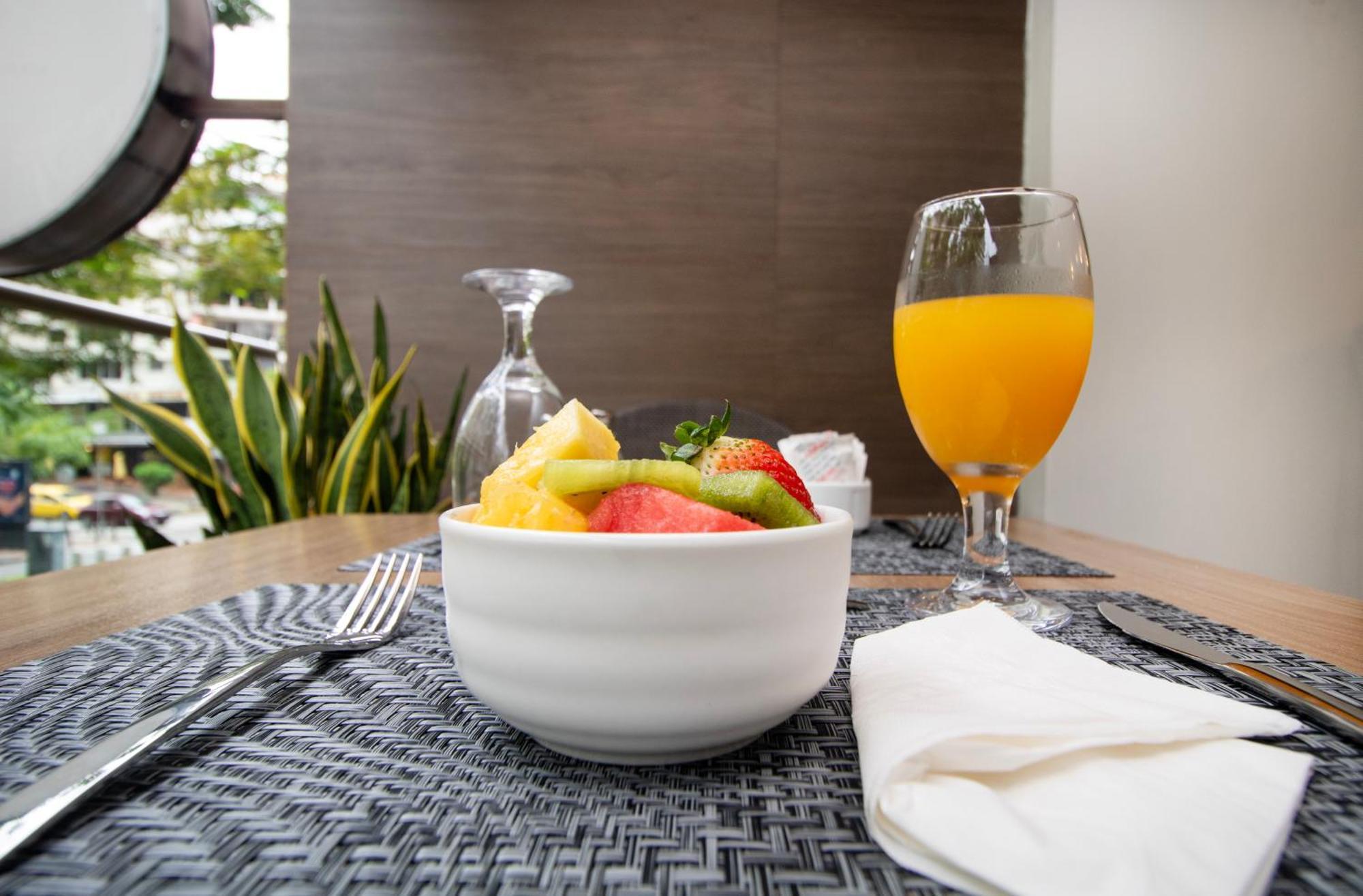 Ramada by Wyndham Panama Centro Via Argentina Hotel Bagian luar foto
