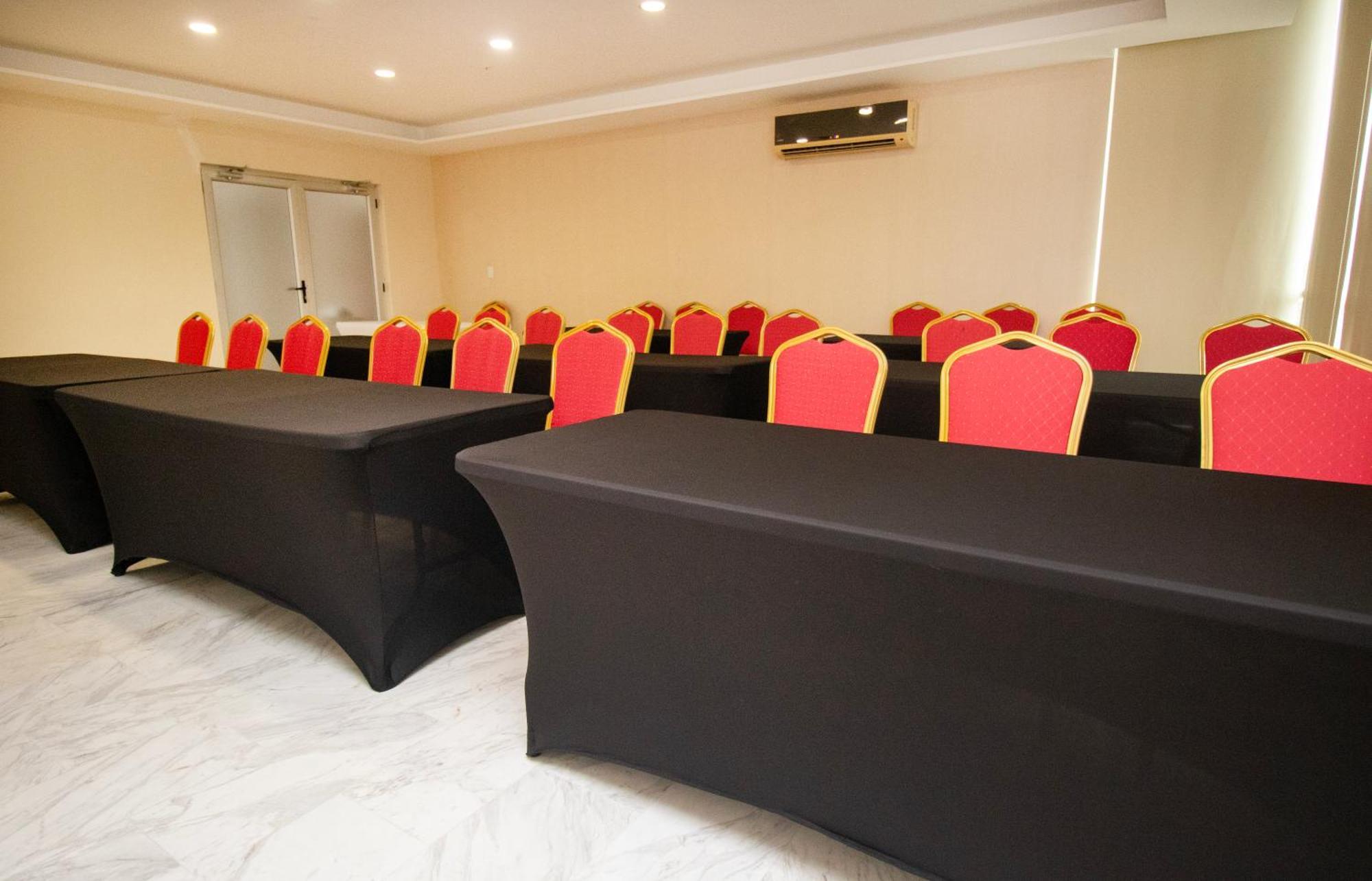 Ramada by Wyndham Panama Centro Via Argentina Hotel Bagian luar foto